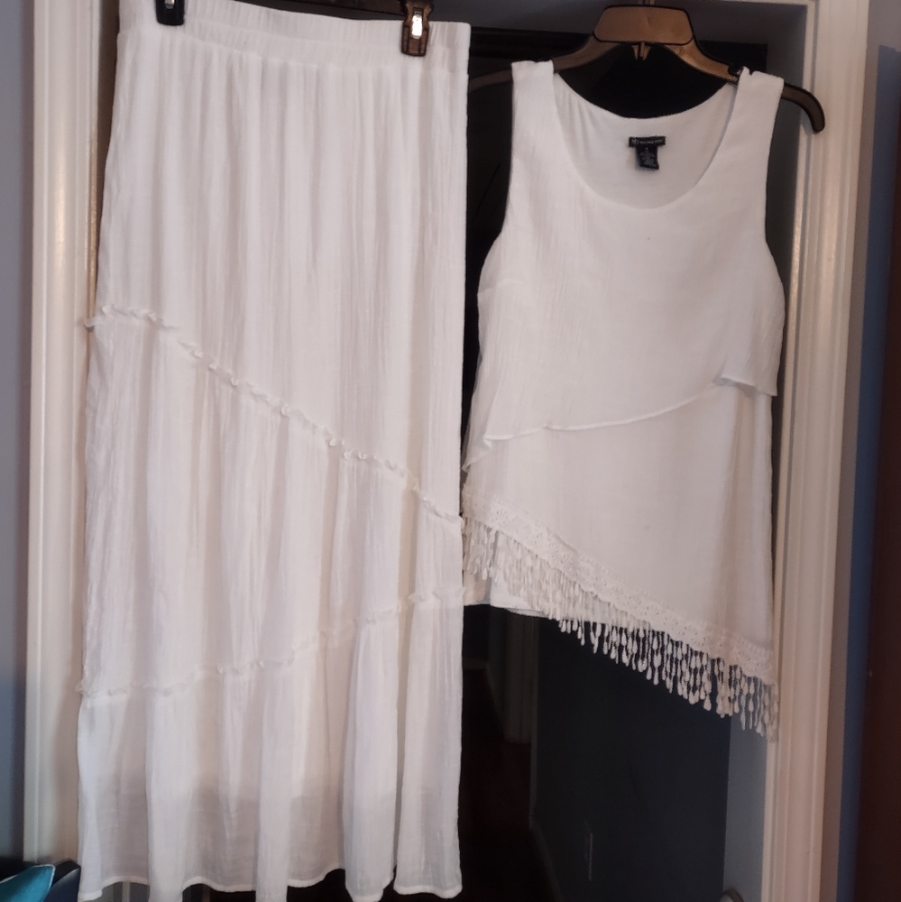 White gauze skirt and a white gauze sleeveless top - Picture 3 of 3